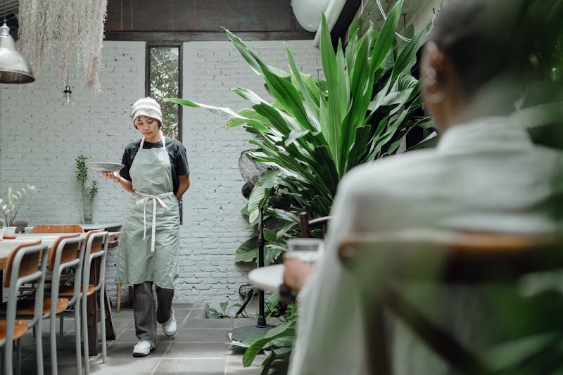 Giordanos restaurant team member at work